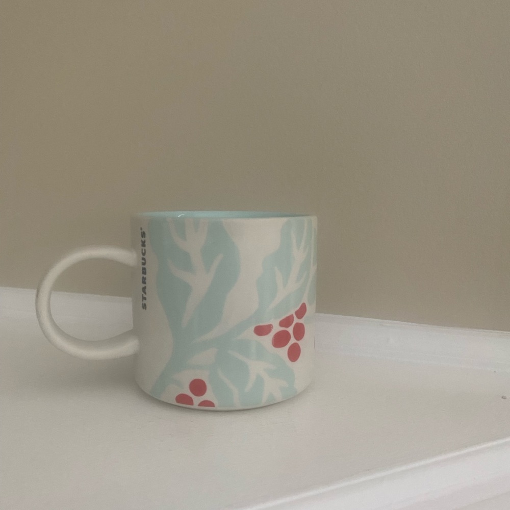 2018 Starbucks Seasonal Holly Berry Mug 12oz